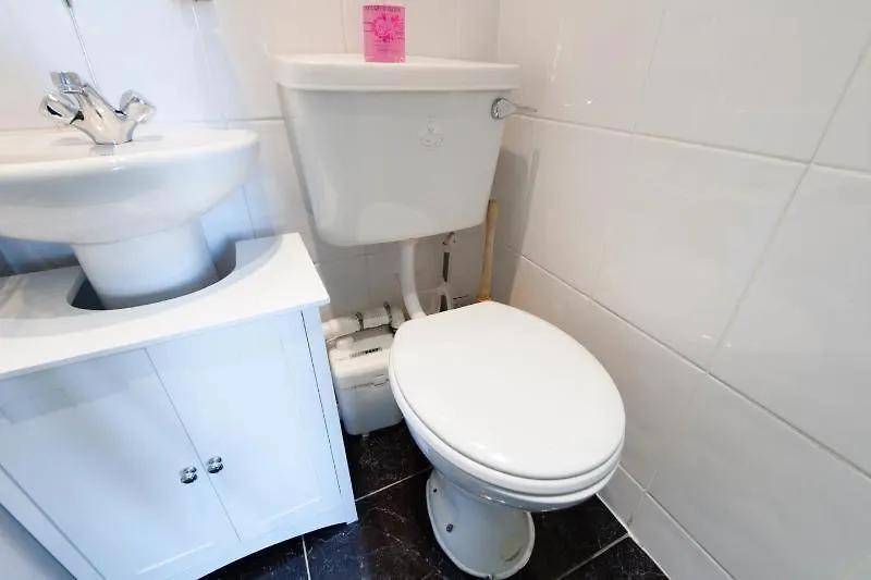 Edinburgh Central Roomz Aparthotel 0*,