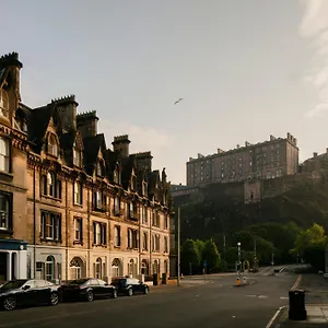 33 Castle Terrace Aparthotel