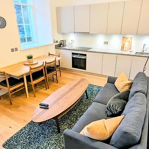 Luxury In Center Aparthotel