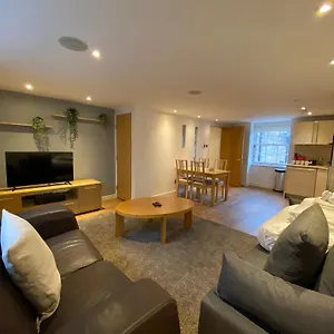 Cs Exclusive Of Princess Street West End Aparthotel